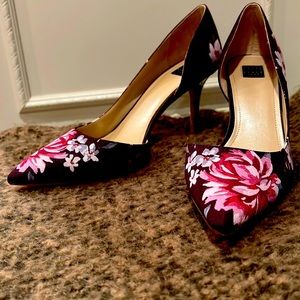 Floral pumps White House Black Market